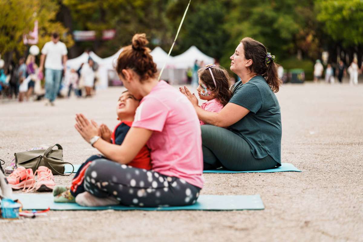 Family Yoga στο πλαίσιο των δράσεων της Ημέρα Γιορτής και προαγωγής Υγείας του Greece Race for the Cure®