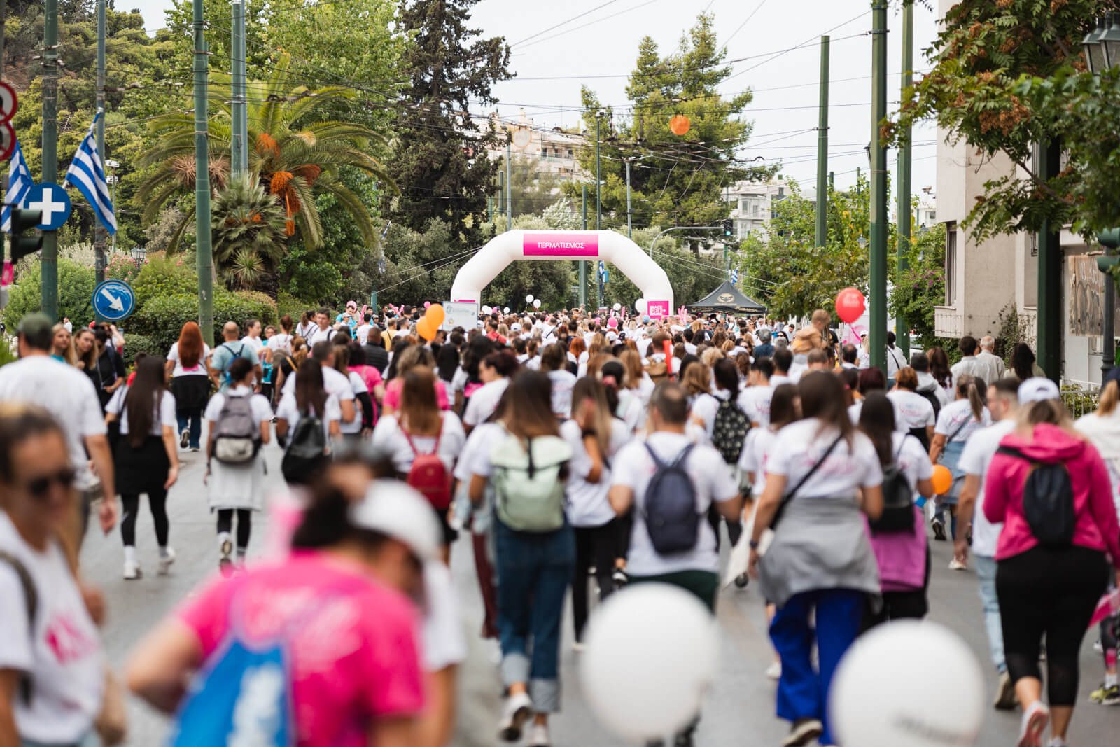 Πλήθος κόσμου προχωρά προς τον τερματισμό του Greece Race for the Cure®